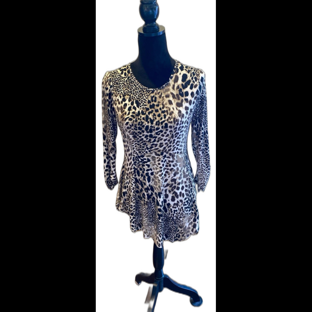 Bobeau Leopard Animal Print Blouse Size Small Pullover Stretch Top Irregular Hem